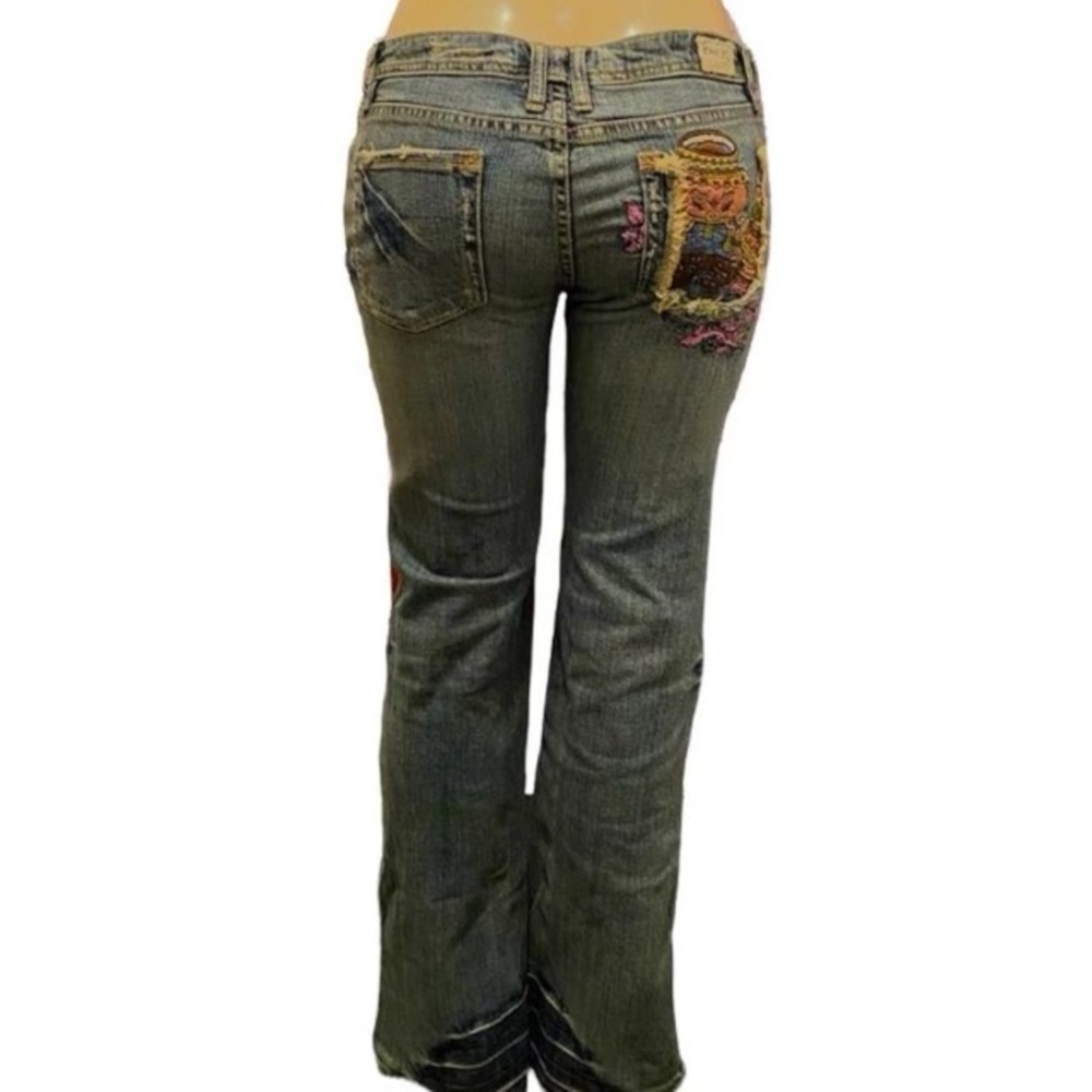 Vintage low waisted embroidered graphic jeans